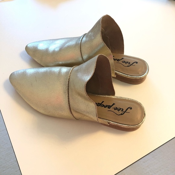 Free People Gold Flats - Picture 4 of 8